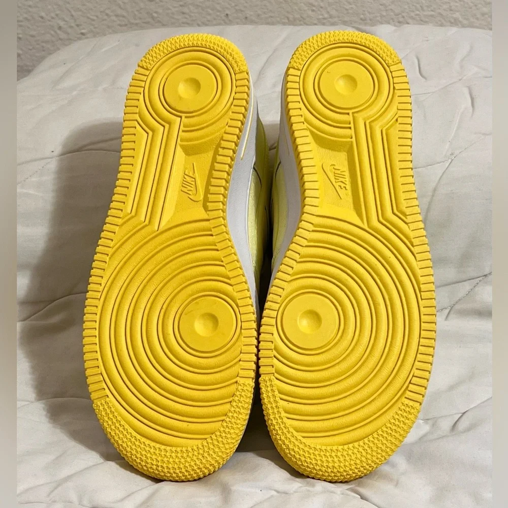 EUC Nike Air Force 1 LV8 GS Citron Tint Yellow Boy shoes size 6 (6 Big Kid)
